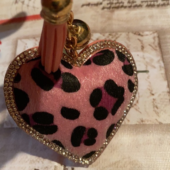 Leopard Heart Rhinestone Tassel Keychain - Picture 16 of 16